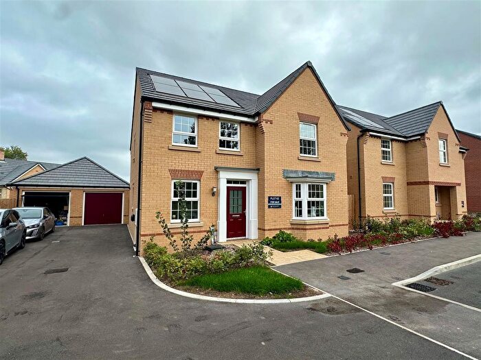 4 Bedroom Detached House For Sale In Common Mead Lane, Gillingham, SP8