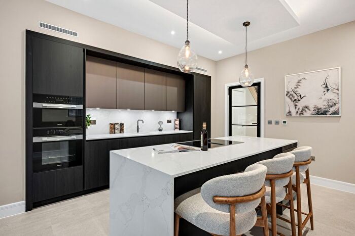 5 Bedroom Detached House For Sale In House Abbotswood Place, Streatham, SW16