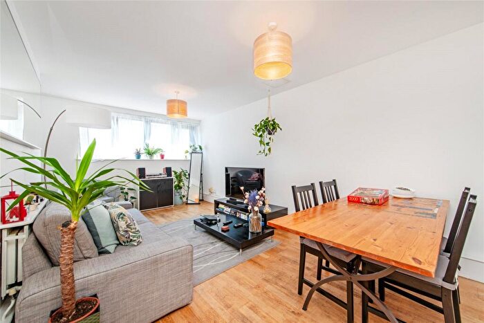 2 Bedroom Apartment For Sale In Curtain Road, London, EC2A