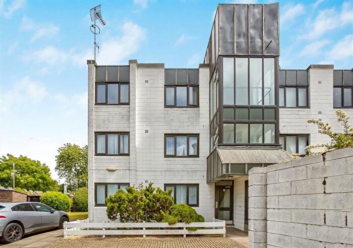 1 Bedroom Flat For Sale In Priory Lane, Richmond Park, SW15