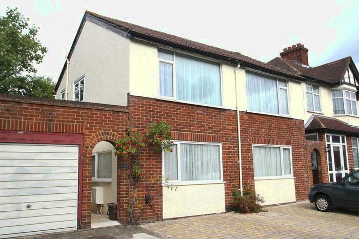 Studio To Rent In Martin Grove, Morden, SM4