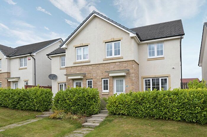 3 Bedroom Semi-detached House For Sale In Millcraig Place, Winchburgh, Broxburn, EH52