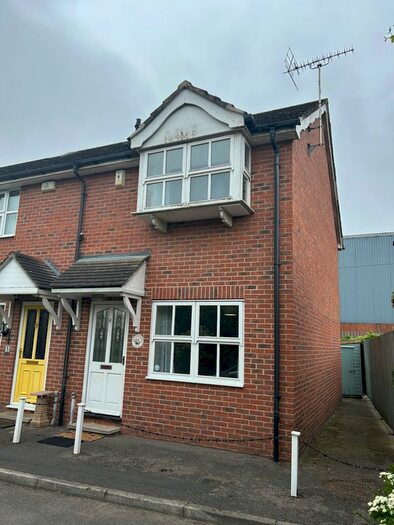 2 Bedroom End Of Terrace House To Rent In Catherine Court, York, YO10