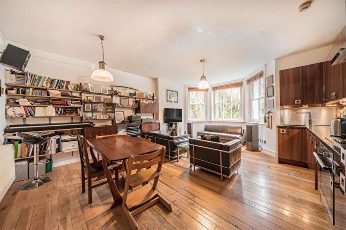 2 Bedroom Flat For Sale In Redcliffe Gardens, London, SW10