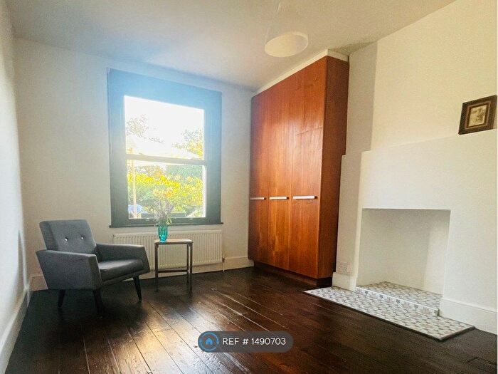 2 Bedroom Flat To Rent In Rainham Road, London, NW10
