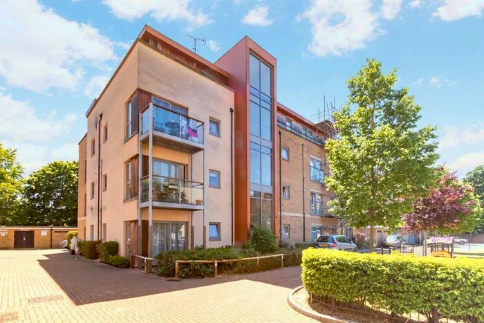 1 Bedroom Flat To Rent In Southcott Road, Teddington, TW11