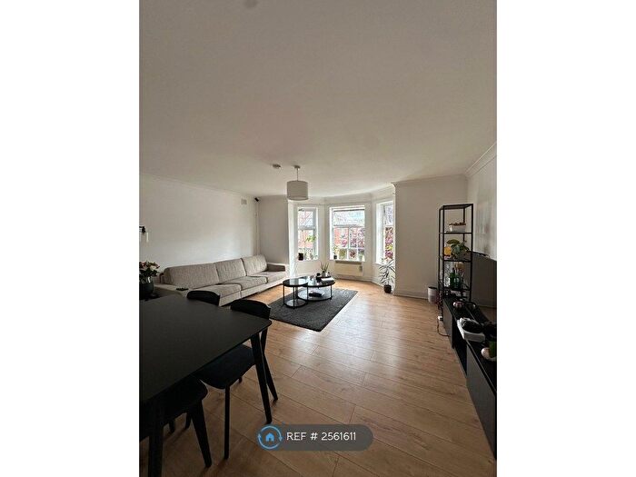 1 Bedroom Flat To Rent In Welbeck Court, Southampton, SO17