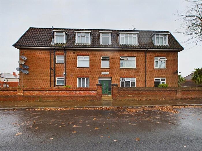 2 Bedroom Flat For Sale In Park Royal, Northern Parade, Portsmouth, PO2