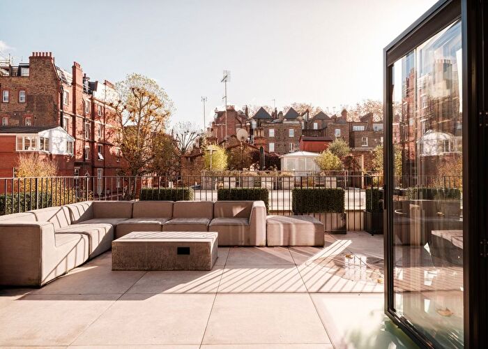 3 Bedroom Mews For Sale In Laverton Place, London, SW5