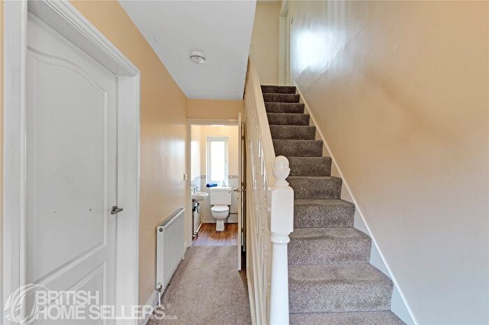 3 Bedroom Detached House For Sale In Wroe Place, Wyke, Bradford, West Yorkshire, BD12