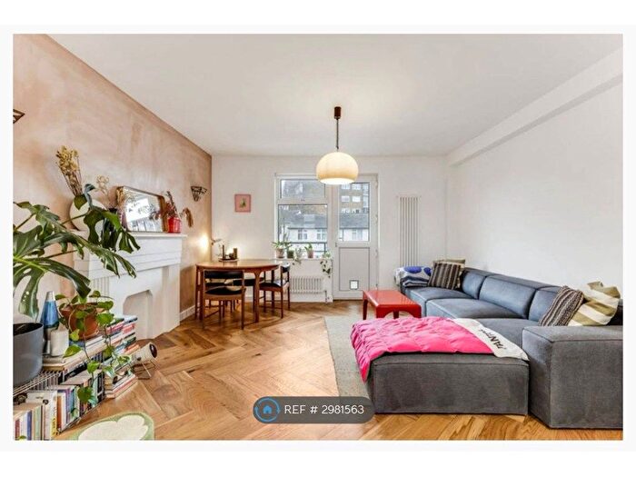 3 Bedroom Flat To Rent In Forest Croft, London, SE23