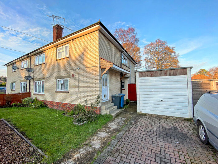 2 Bedroom Maisonette To Rent In Albany Close, Fleet, GU51