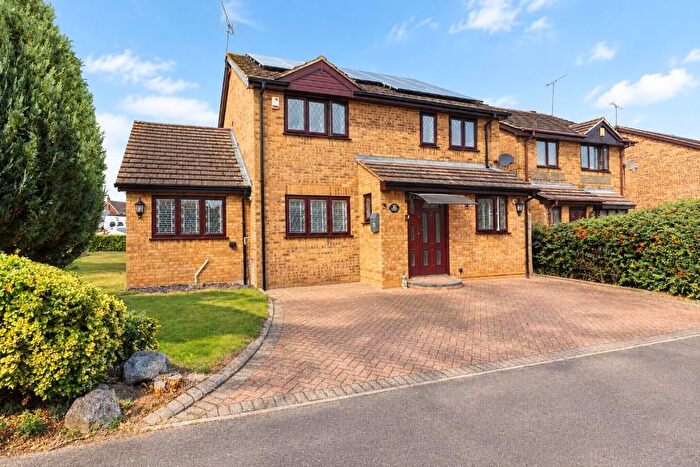 5 Bedroom Detached House For Sale In Kirby Drive, Luton, Bedfordshire, LU3