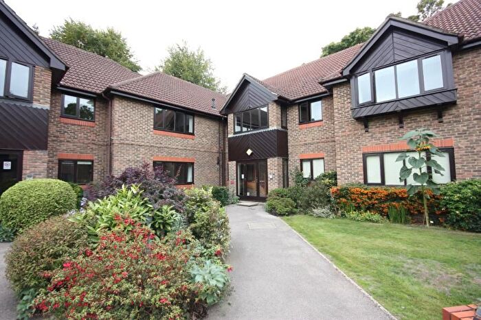 2 Bedroom Flat To Rent In Upper Edgeborough Road, Guildford, GU1