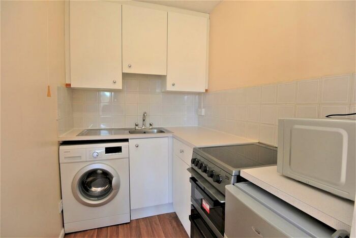 1 Bedroom Flat To Rent In Oriental Road, Woking, GU22