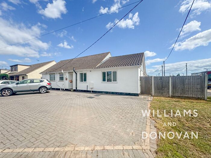 2 Bedroom Semi-Detached Bungalow For Sale In Princess Gardens, Ashingdon, SS4