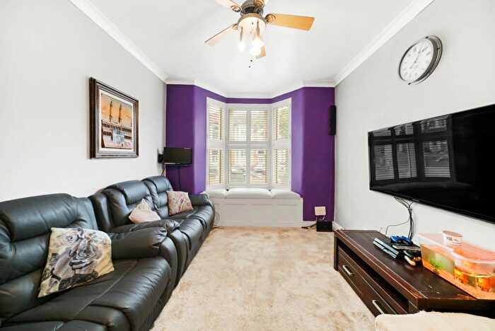 3 Bedroom House For Sale In Sunnyside Road, Leyton, E10