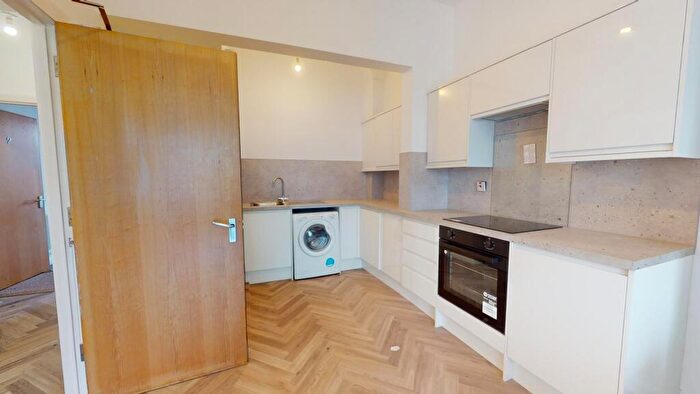 2 Bedroom House To Rent In Blenheim Terrace, Leeds, LS2