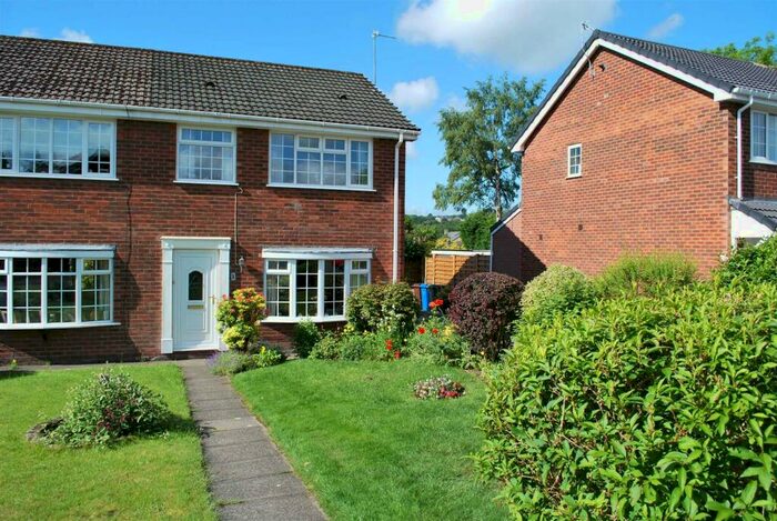 3 Bedroom Town House To Rent In Station Road, Greenmount, BL8