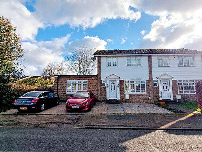 4 Bedroom Semi-Detached House To Rent In Pool Road, West Molesey, KT8