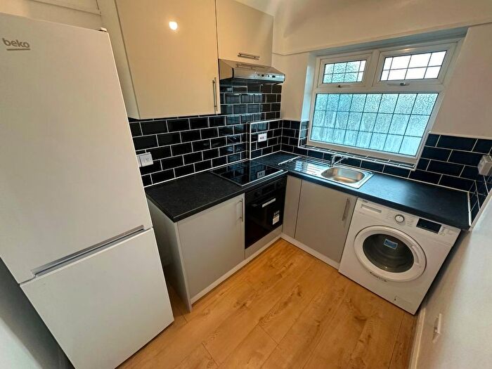 2 Bedroom Flat To Rent In Currey Road, Greenford, UB6