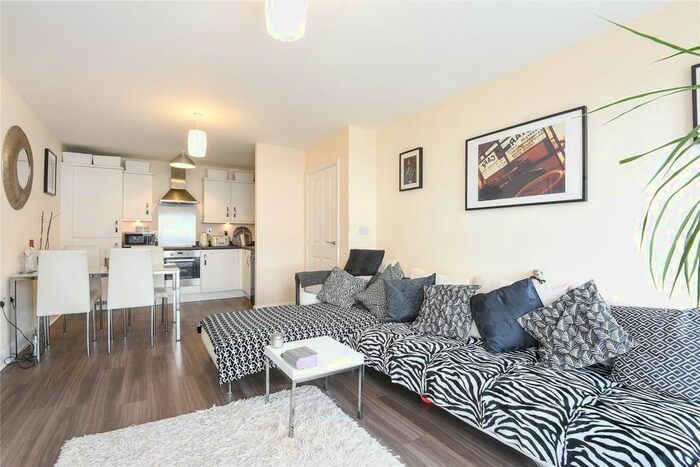2 Bedroom Flat To Rent In Englefield House, Moulsford Mews, Reading, Berkshire, RG30