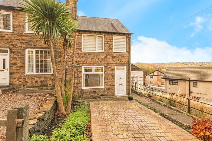 2 Bedroom Semi Detached House For Sale In Lockwood Scar, Huddersfield, HD4