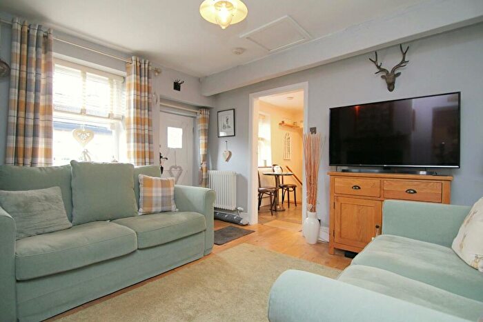 2 Bedroom Cottage For Sale In Back Lane, Leeds, LS12