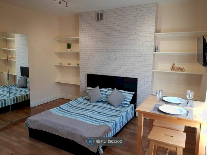 Studio To Rent In London, London, N19