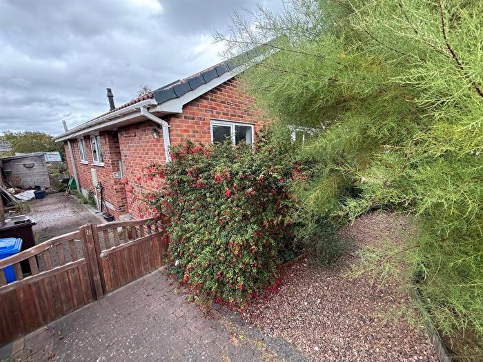 3 Bedroom Detached Bungalow For Sale In Middlecliff Court, Waterthorpe, Sheffield, S20