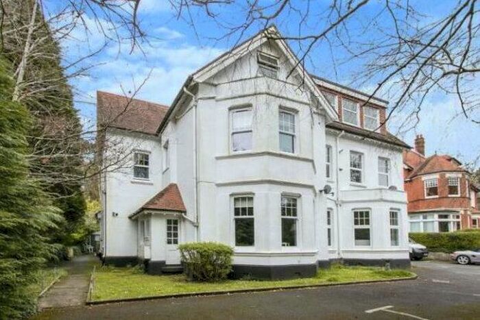 2 Bedroom Flat To Rent In Mckinley Road, Bournemouth, BH4
