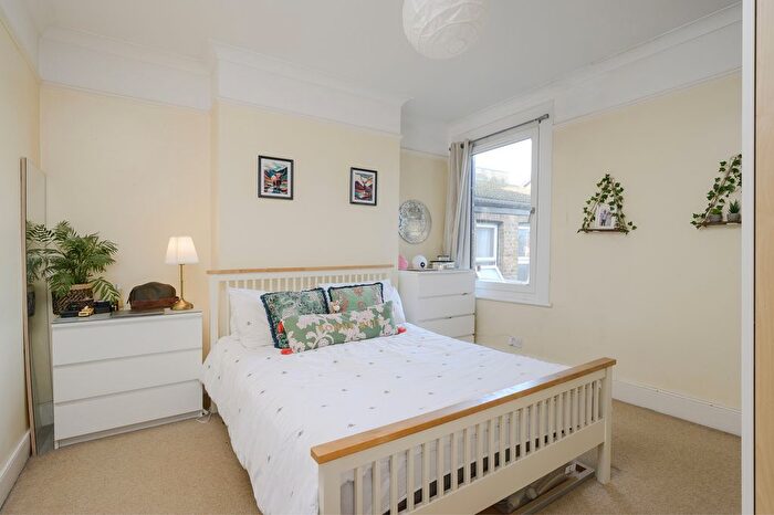 2 Bedroom Flat To Rent In Pelham Road, Wimbledon, London, SW19