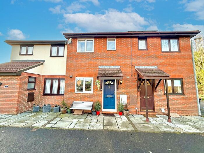 2 Bedroom Terraced House For Sale In Readers Close, Dunstable, LU6
