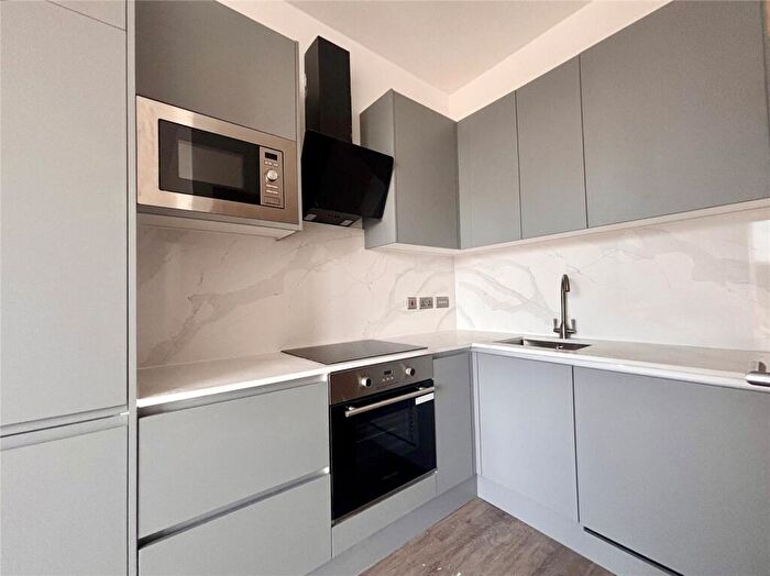 1 Bedroom Flat To Rent In Roop House, Fleet, Hampshire, GU51