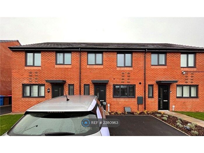 3 Bedroom Semi-Detached House To Rent In Whit Lane, Salford, M6