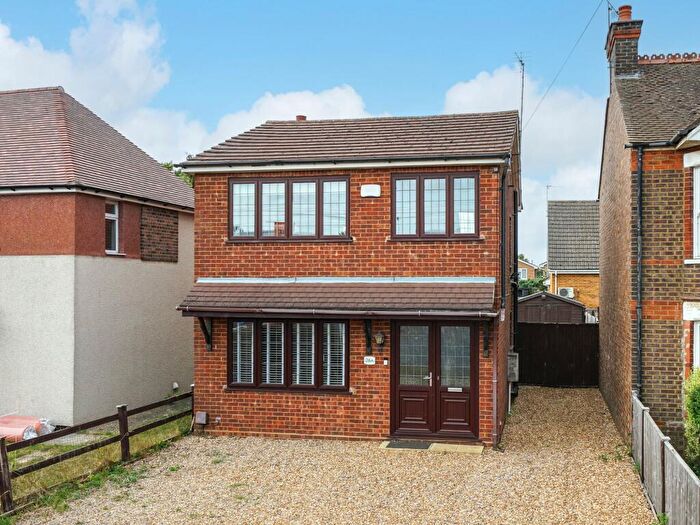3 Bedroom Detached House For Sale In Markyate Road, Slip End, LU1