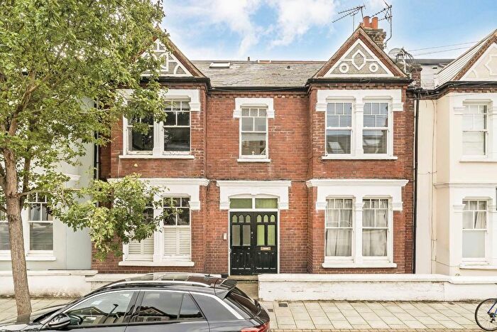 2 Bedroom Flat To Rent In Treport Street, Earlsfield Road, SW18