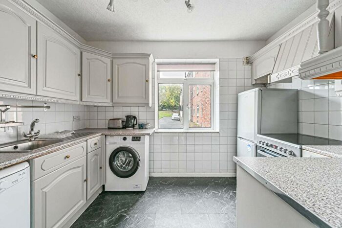3 Bedroom Flat To Rent In Sydenham Hill, Dulwich, London, SE23