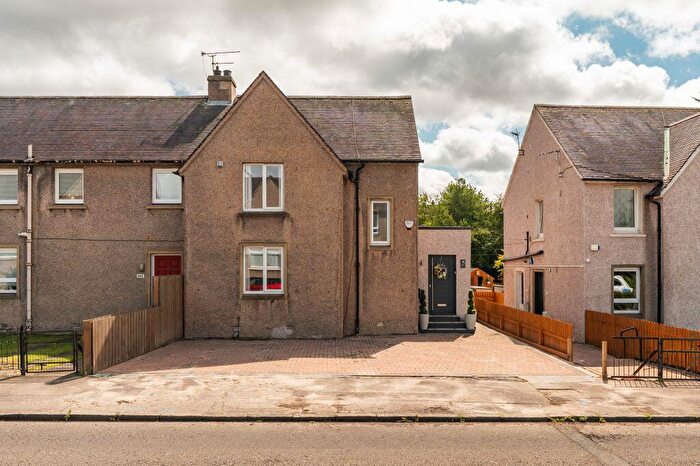 3 Bedroom End Of Terrace House For Sale In Drum Brae Drive, Edinburgh, EH4