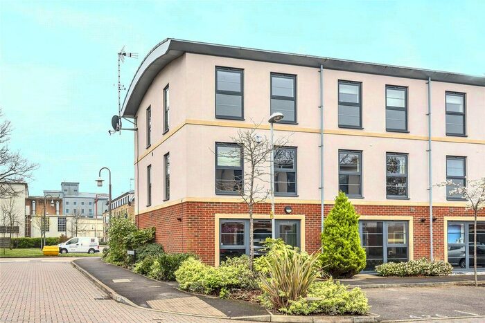 4 Bedroom End Of Terrace House To Rent In Sunderland Place, Farnborough, Hampshire, GU14