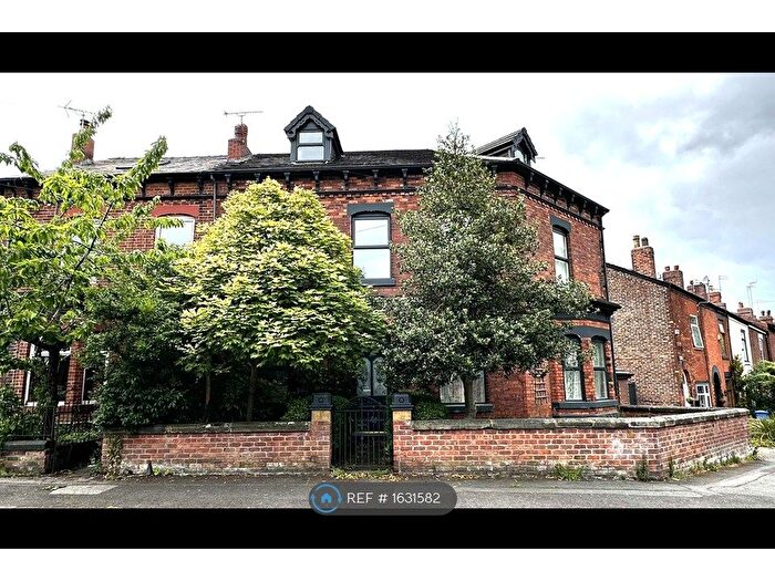 4 Bedroom Semi-Detached House To Rent In Sheffield Road, Hyde, SK14