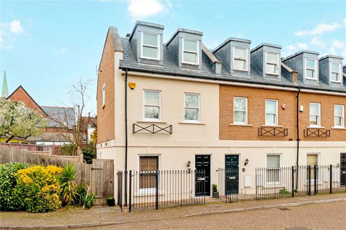 3 Bedroom End Of Terrace House For Sale In Pagoda Grove, West Norwood, London, SE27