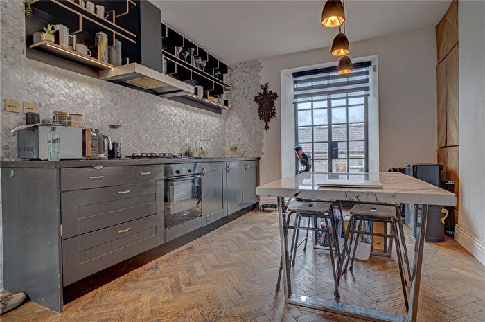 3 Bedroom Flat For Sale In Victoria Road, Old Town, Swindon, Wiltshire, SN1