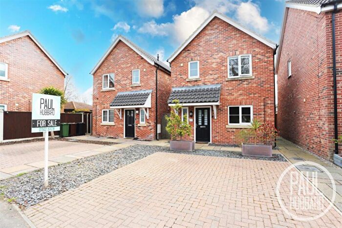 3 Bedroom Detached House For Sale In Lowestoft Road, Hopton, NR31