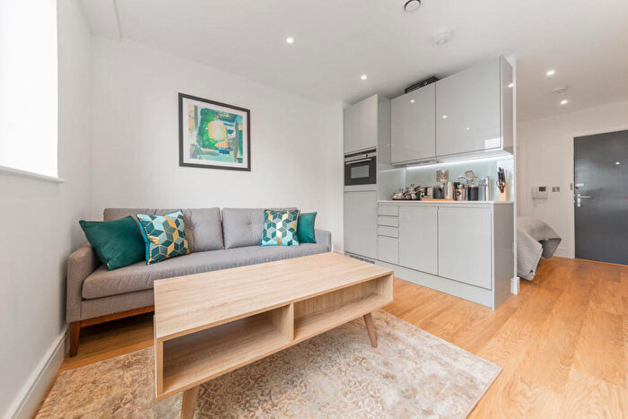 Flat To Rent In South Street, Romford, RM1