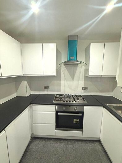 2 Bedroom End Terrace House To Rent In Barnes Avenue, Southall, UB2