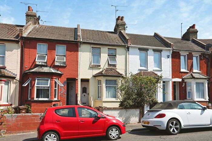 4 Bedroom Terraced House For Sale In Dale Street, Chatham, Kent, ME4