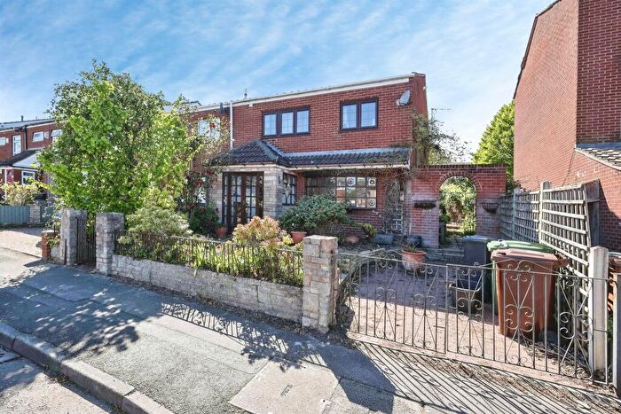 4 Bedroom End Of Terrace House For Sale In Rover Drive, Birmingham, B36