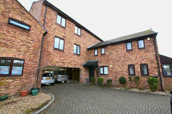 1 Bedroom Apartment To Rent In Rockingham Parade, Uxbridge, UB8