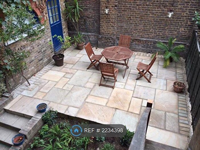 3 Bedroom Flat To Rent In Cannon Street Road, London, E1